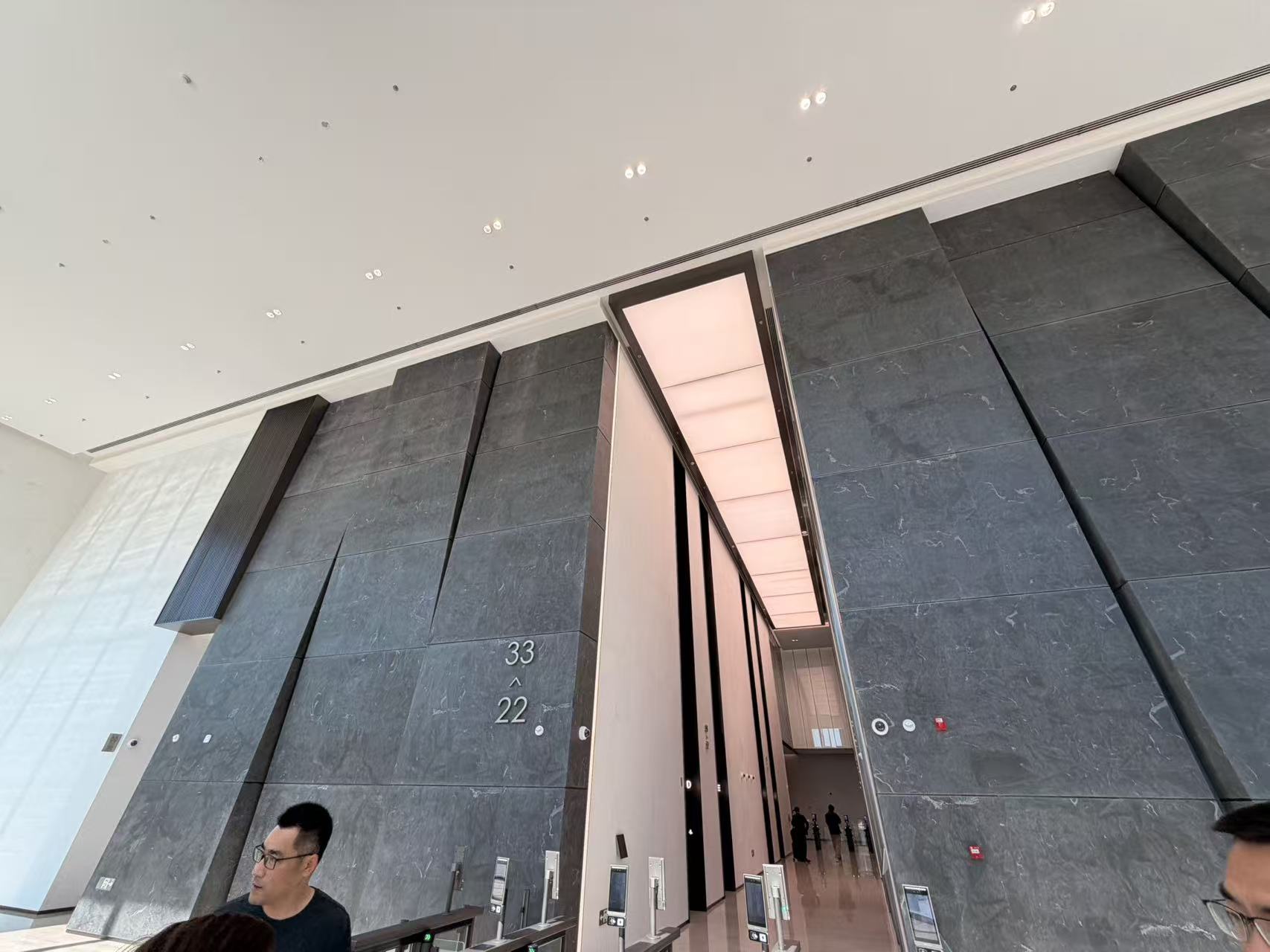 源点大厦电梯厅