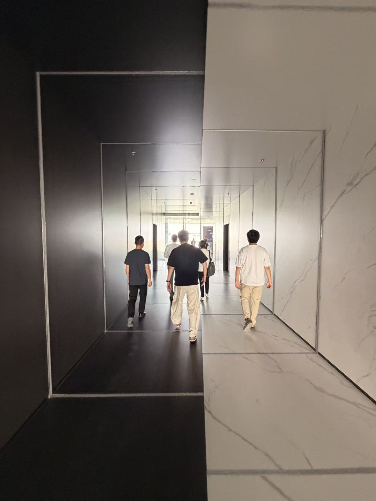 源点大厦走廊